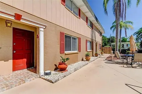 300 6th St N #W-2 Photo 1