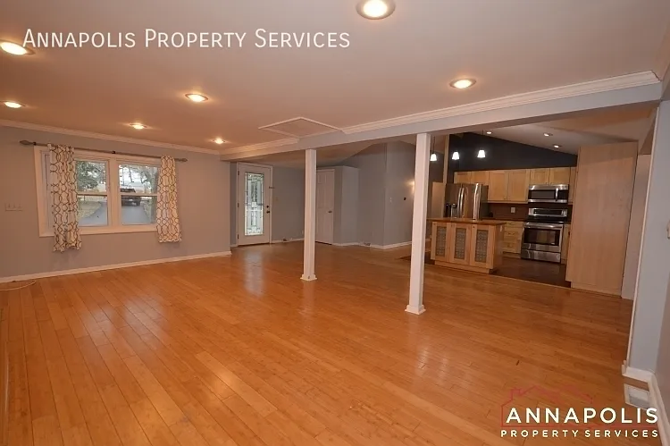 1066 Broadview Dr — Photo 7