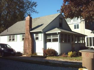 30 S Lee Rd, Niantic, CT 06357