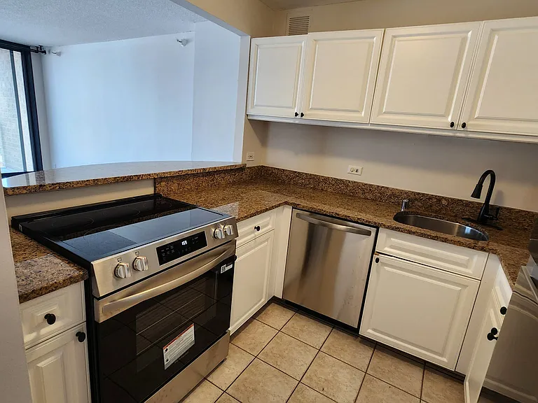 3660 N Lake Shore Dr #810 — Photo 2