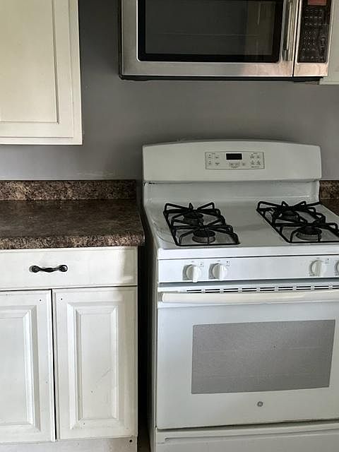 2nd image of 15815 Lexington Ave #5A