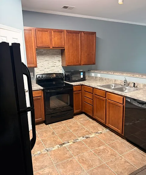 164 Stanley Ct — Photo 8