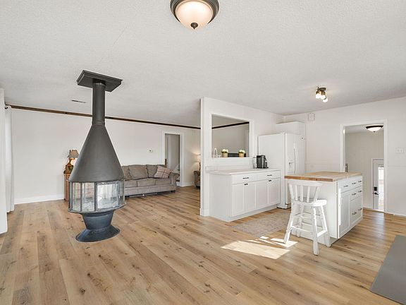 2nd image of 22900 Grange Rd