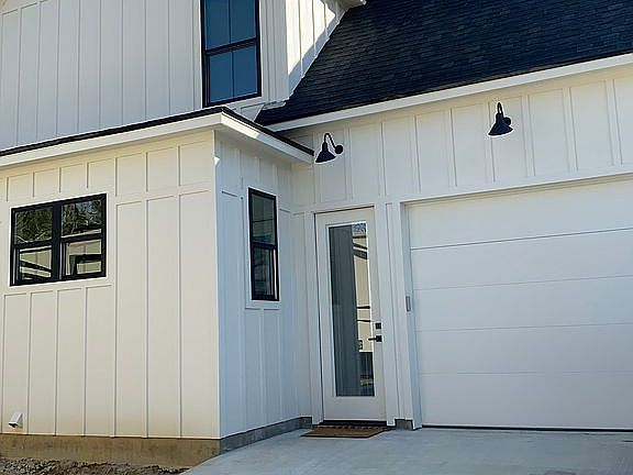 3rd image of 675 Maplewood Dr