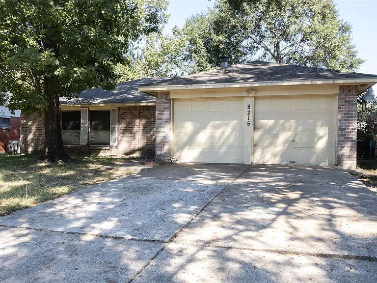 8215 Lone Bridge Ln — Photo 1