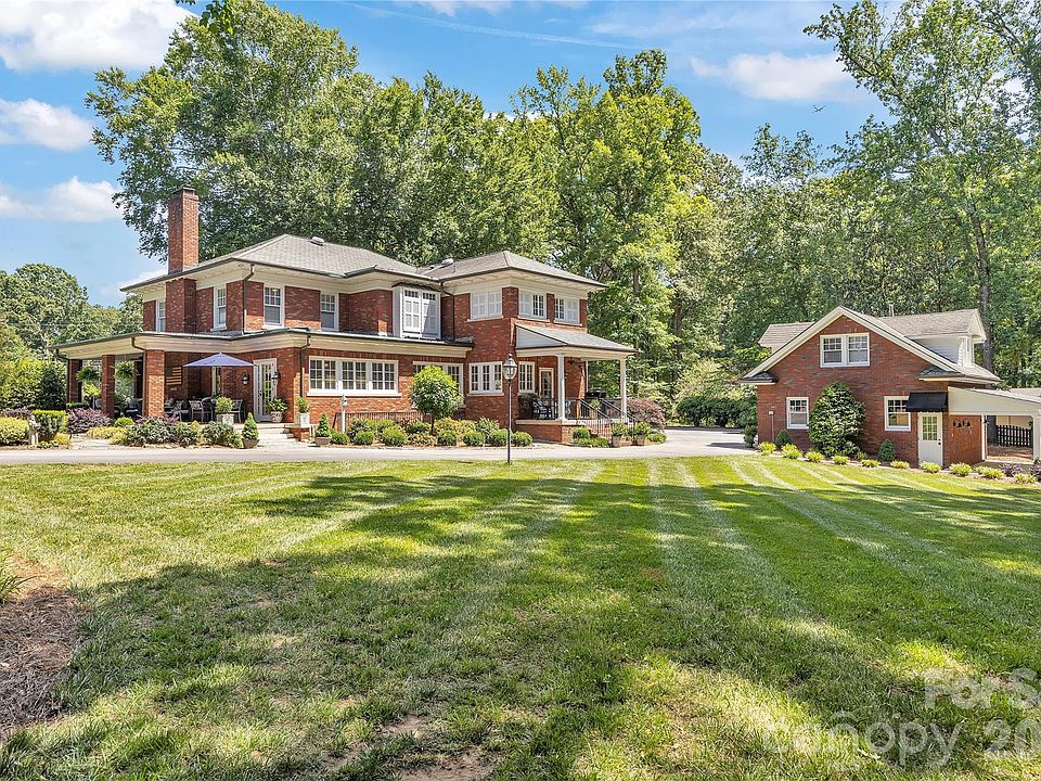 1st image of 128 W Colonial Dr
