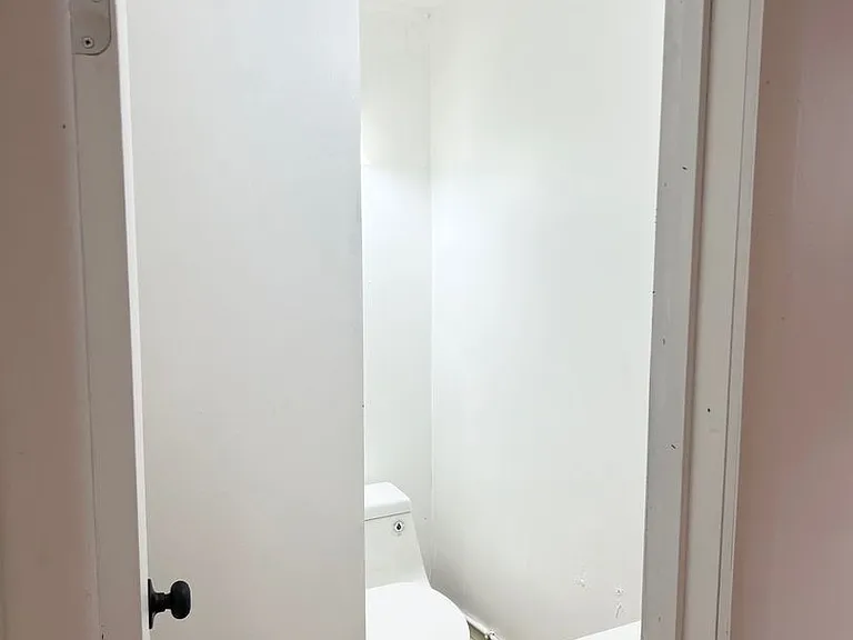 207 Wilbur St — Photo 6