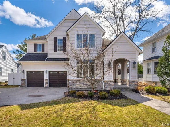 868 Hazel St, Birmingham, MI 48009