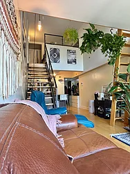Rented by LEVEN Real Estate