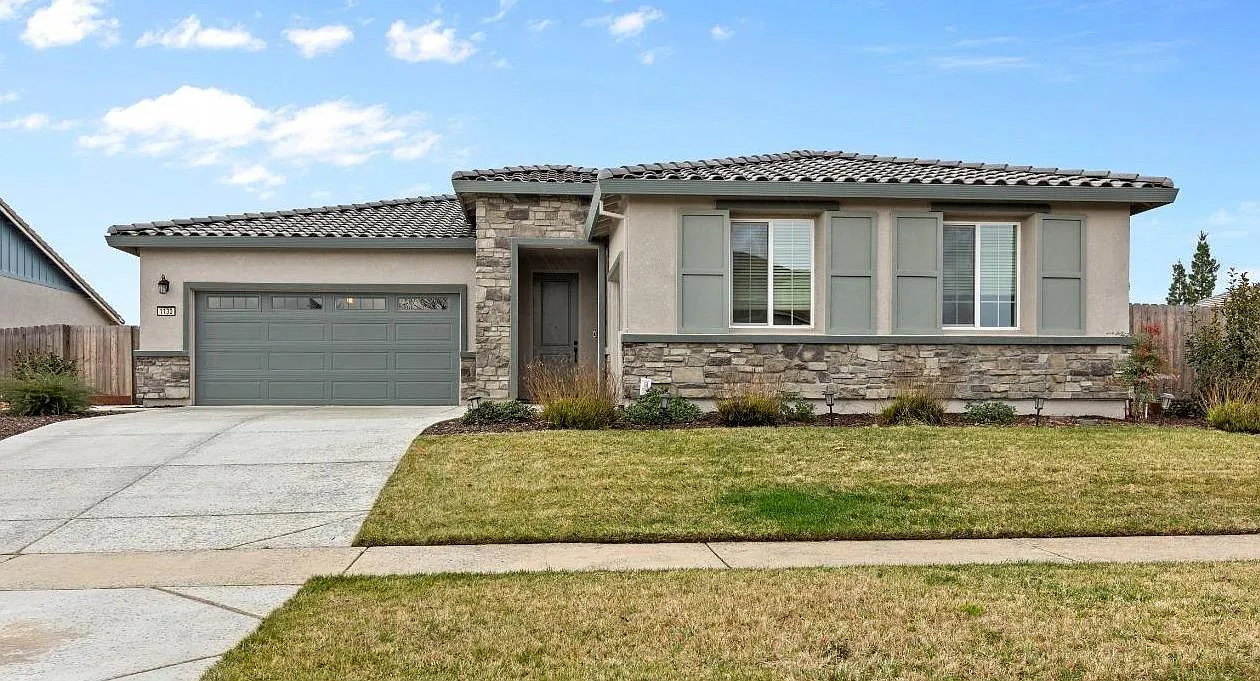 1130 Thunder Ranch Way photo 1
