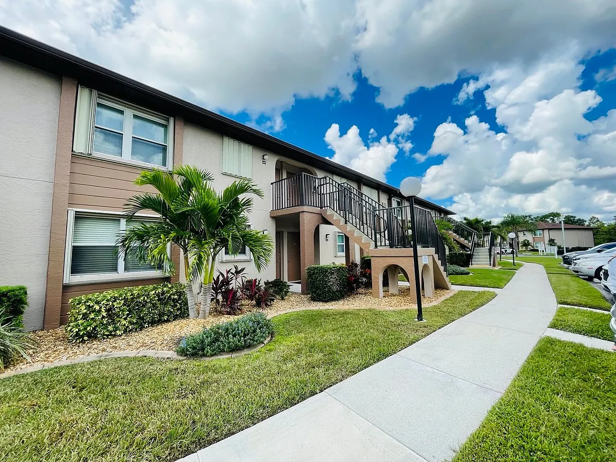Building Photo - 25100 Sandhill Blvd #Q201