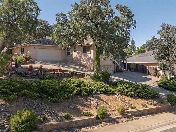 2nd image of 431 Live Oak Dr