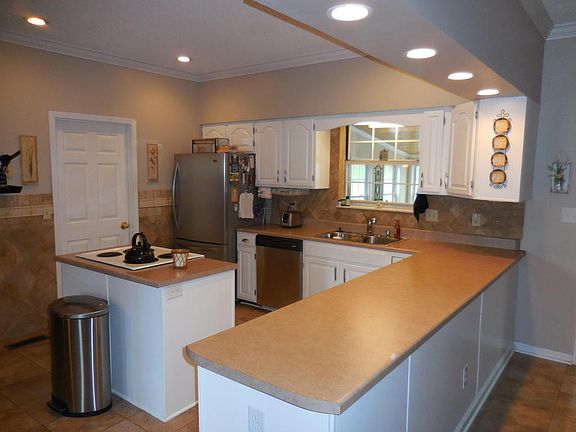 3rd image of 1725 Westcliff Dr