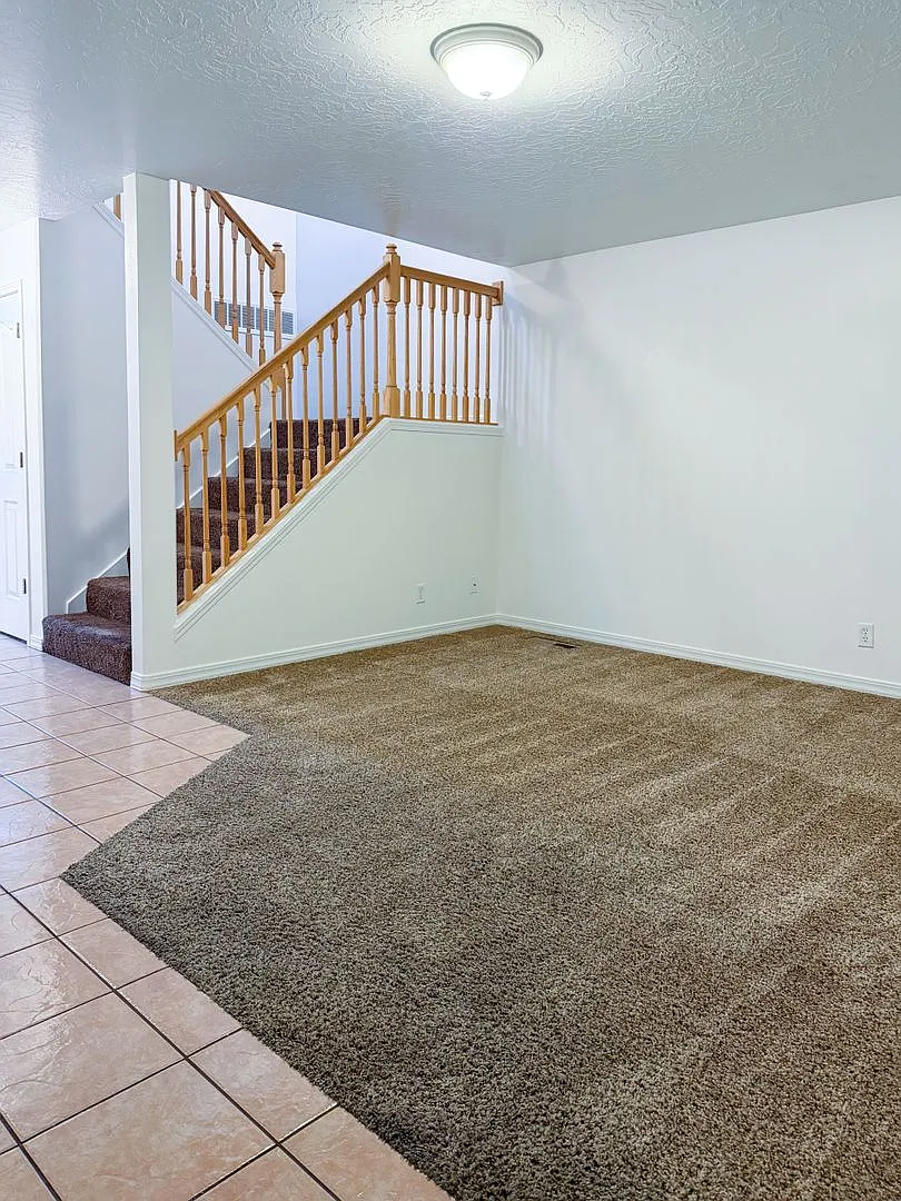 2 Bed -1.5 Bath townhome in Idaho Falls with 2 stall garage — Photo 4
