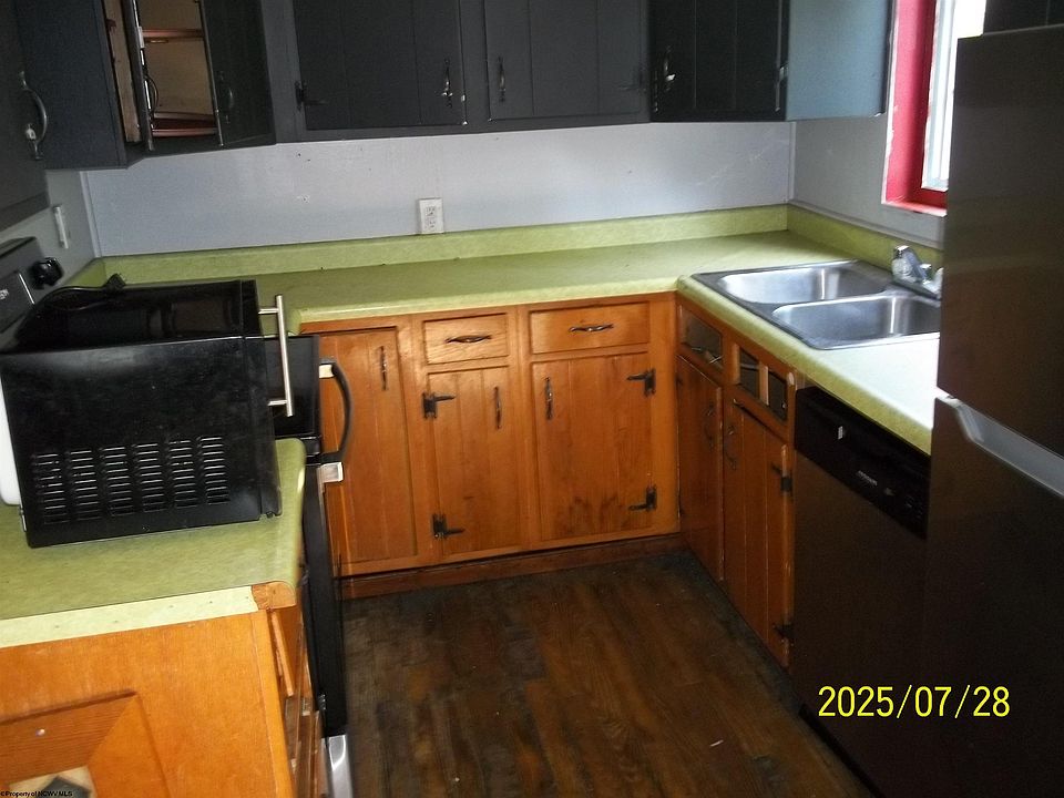 2nd image of 3228 Ridgedale Rd