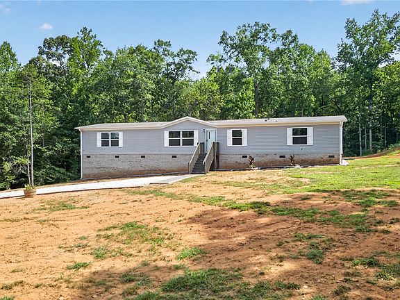 2nd image of 215 Wells Cir