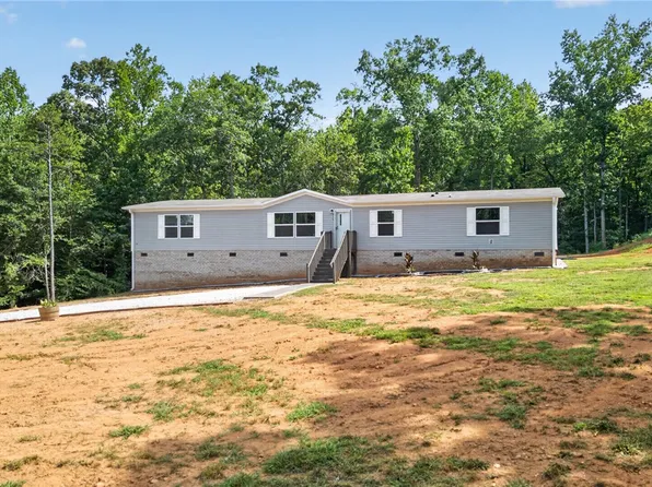 215 Wells Cir, Townville, SC 29689
