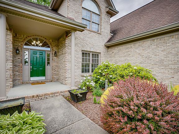 4th image of 1061 Sussex Dr