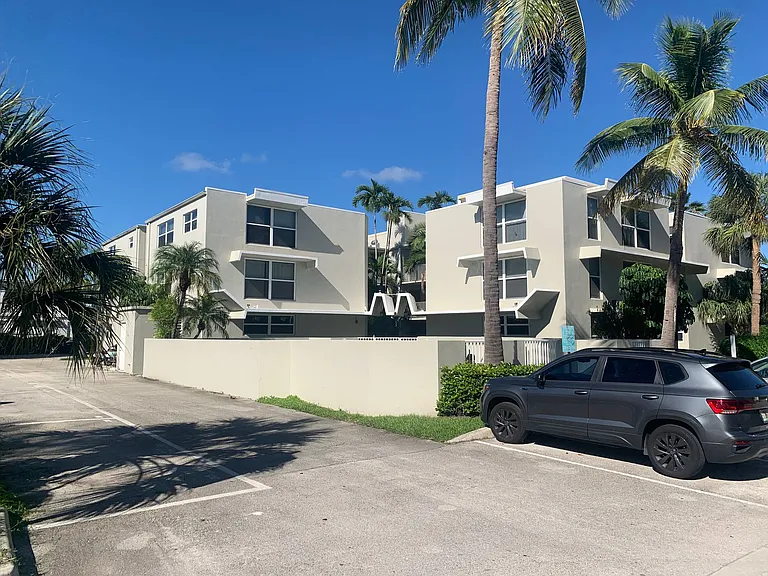 The Oaks Apartments — Photo 15