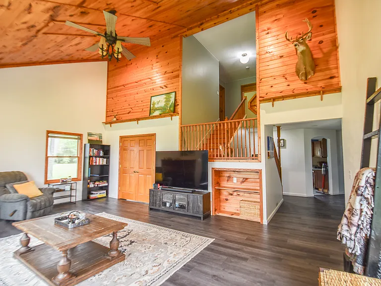 912 Miller Dr — Photo 10