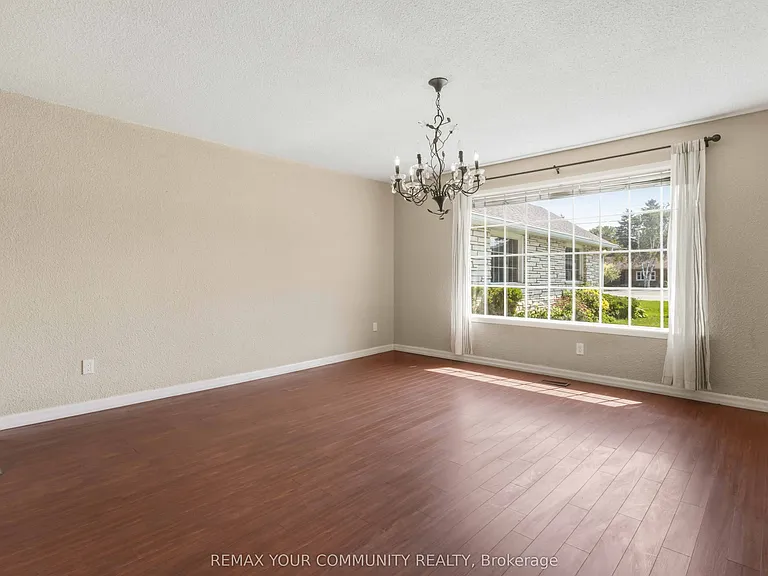 314 The Queensway S — Photo 11