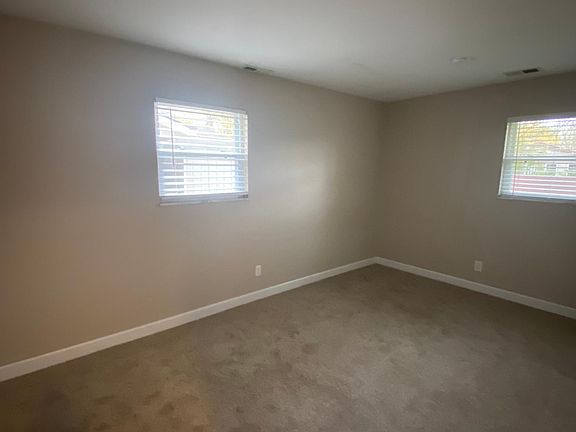 3rd image of 927 Stanwood Dr