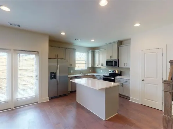6414 Shalks Crossing Dr, Lithonia, GA 30058
