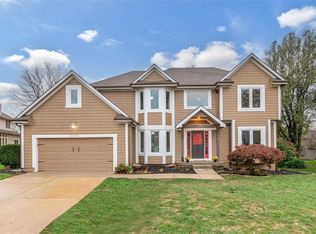 2233 SW Walden Dr, Lees Summit, MO 64081