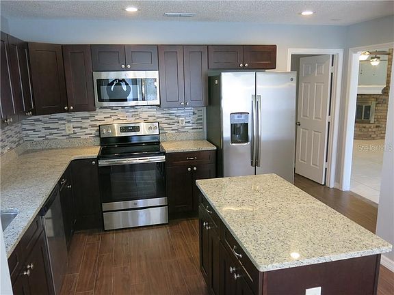 3rd image of 1071 Corkwood Dr