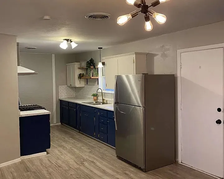 4604 Mercedes Dr — Photo 2