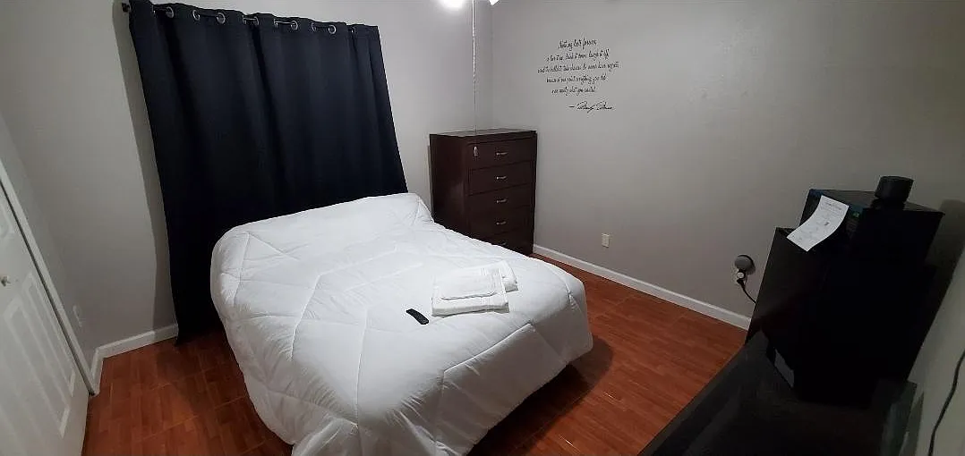 2 bed, 1.0 bath, 1450 sqft, $2,274 — Photo 1