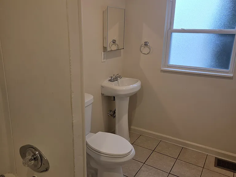 964 Parkwood Dr #1 — Photo 7
