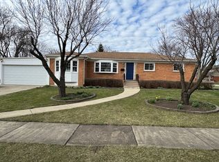 22 Audrey Ln, Mount Prospect, IL