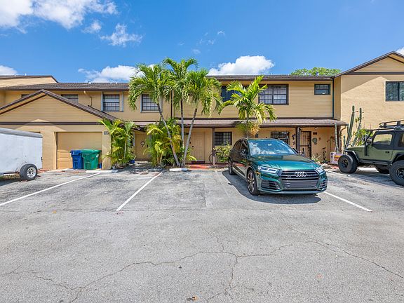 4th image of 1129 NE 210th Terrace #210