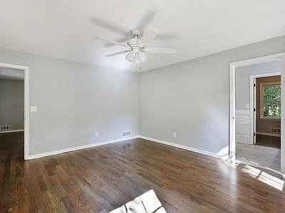 1870 Fairway Cir NE — Photo 7