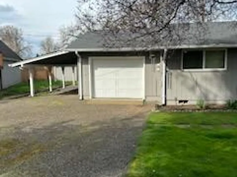 1100 Linn Way #B — Photo 2