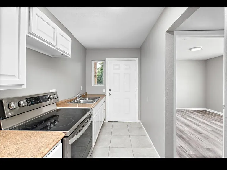 3321 Indiana Ave #B — Photo 7