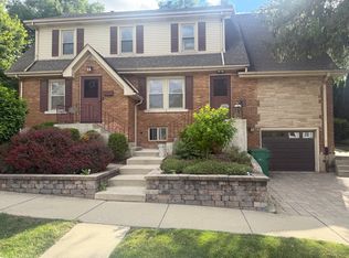 412 Lemont St, Lemont, IL 60439