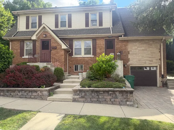 412 Lemont St, Lemont, IL 60439