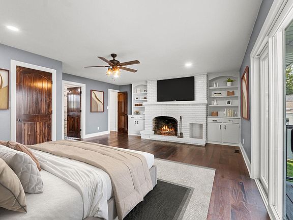 5th image of 3219 E Colony Ave