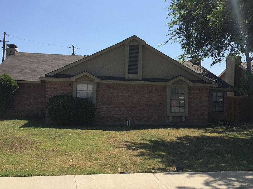 1st image of 1700 Carrington Dr