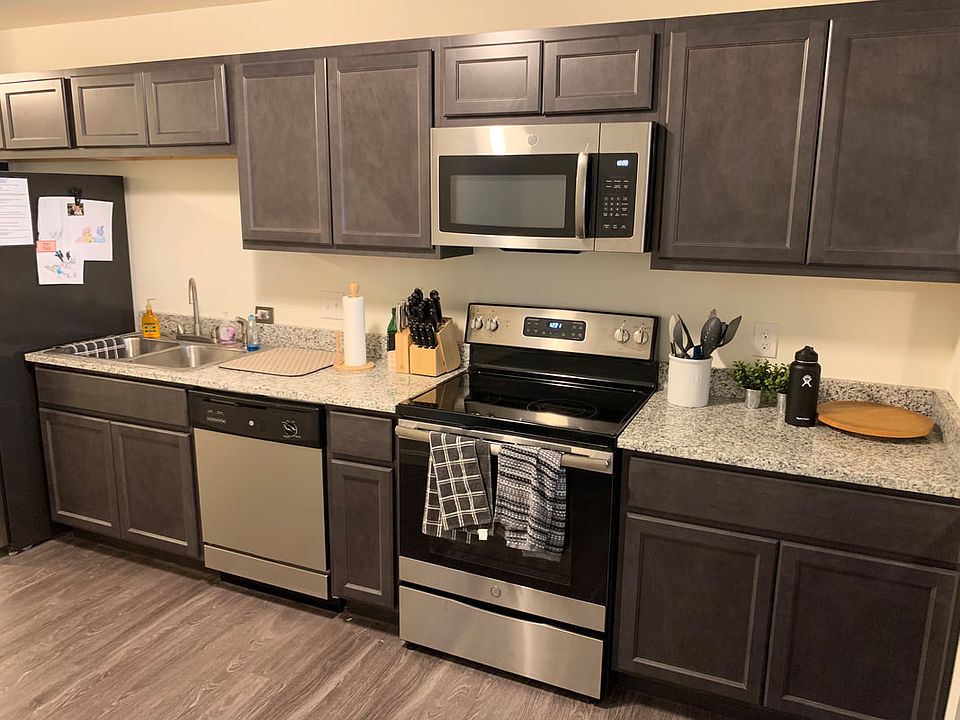 2nd image of 2814 Stratford Ave #404