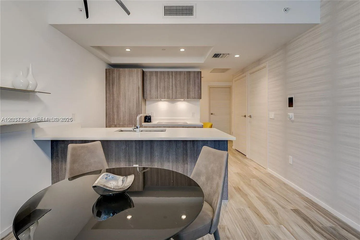 801 Sma Residences Condo — Photo 4