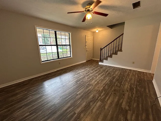 2 bed, 1.5 bath, $1,050 — Photo 4