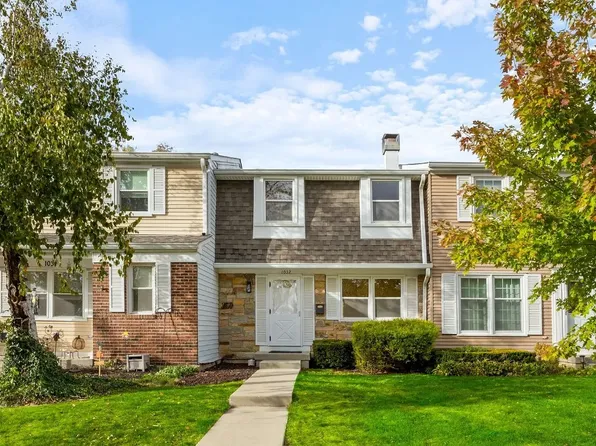 1032 Denham Pl, Schaumburg, IL 60194