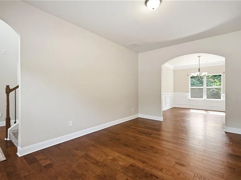 1268 Mitford Ln — Photo 9