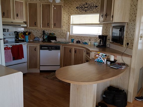 2nd image of 7052 El Conquistador St