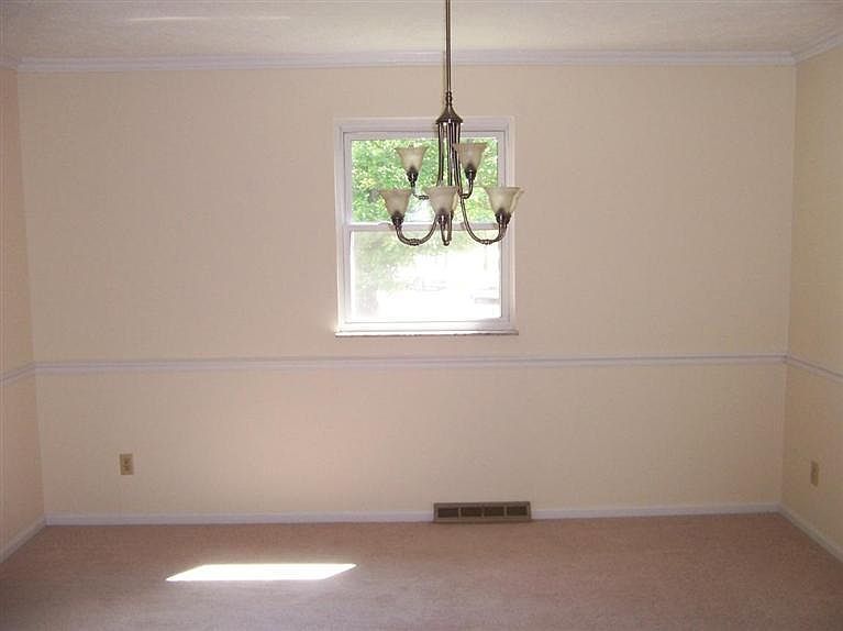 1st image of 34 Belvoir Cir