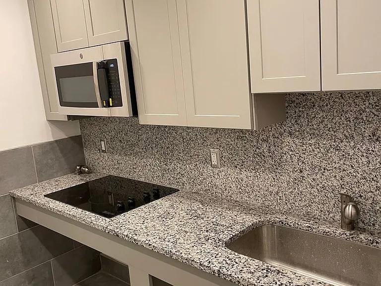 CORPORATE EXECUTIVE HOUSING — Photo 43