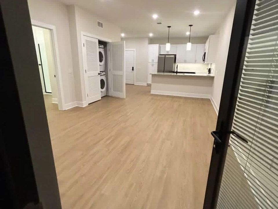 1st image of 624 Main St #206